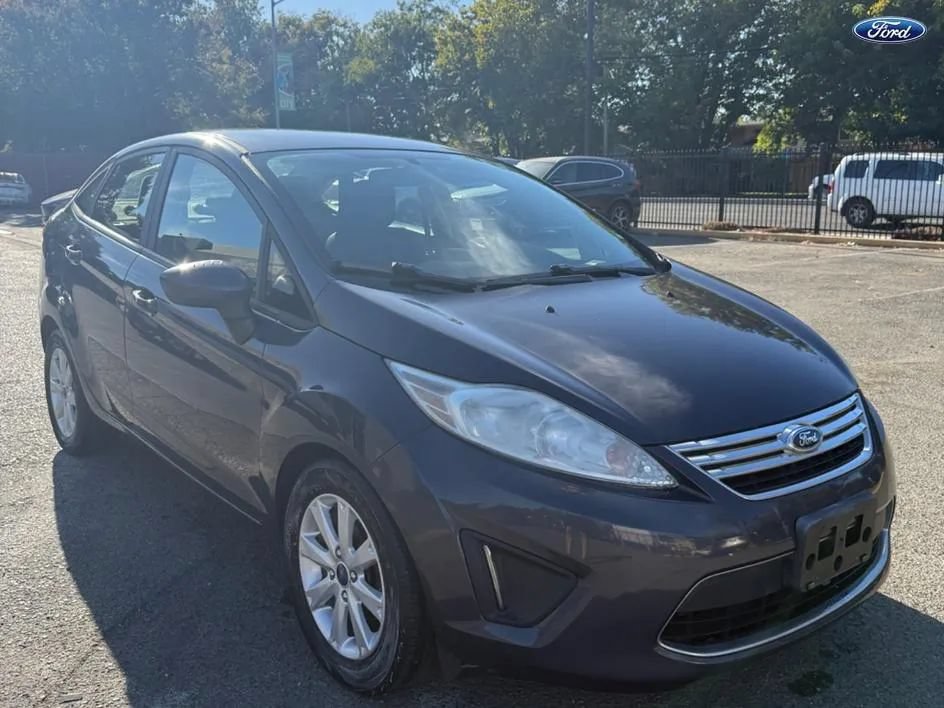 Used 2012 Ford Fiesta SE FWD image 1