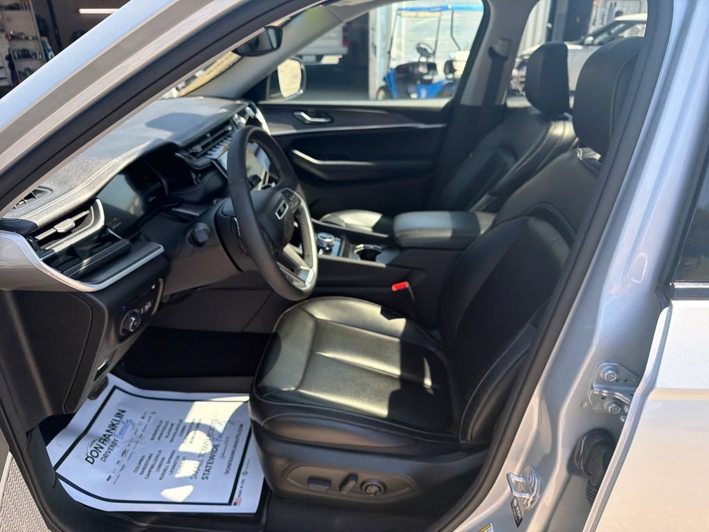 Used 2024 Jeep Grand Cherokee Limited 4xe AWD/4WD image 15