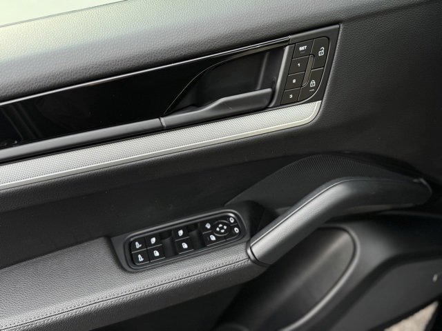 Certified 2025 Porsche Cayenne Coupe image 14