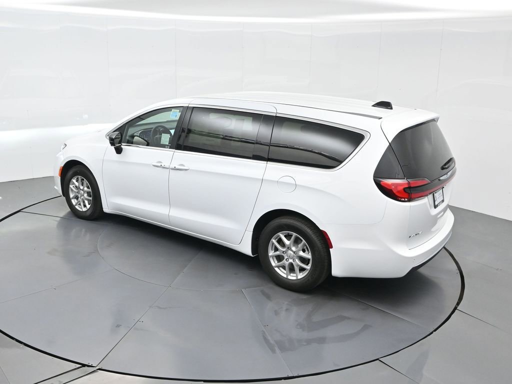 New 2026 Chrysler Pacifica Select image 51