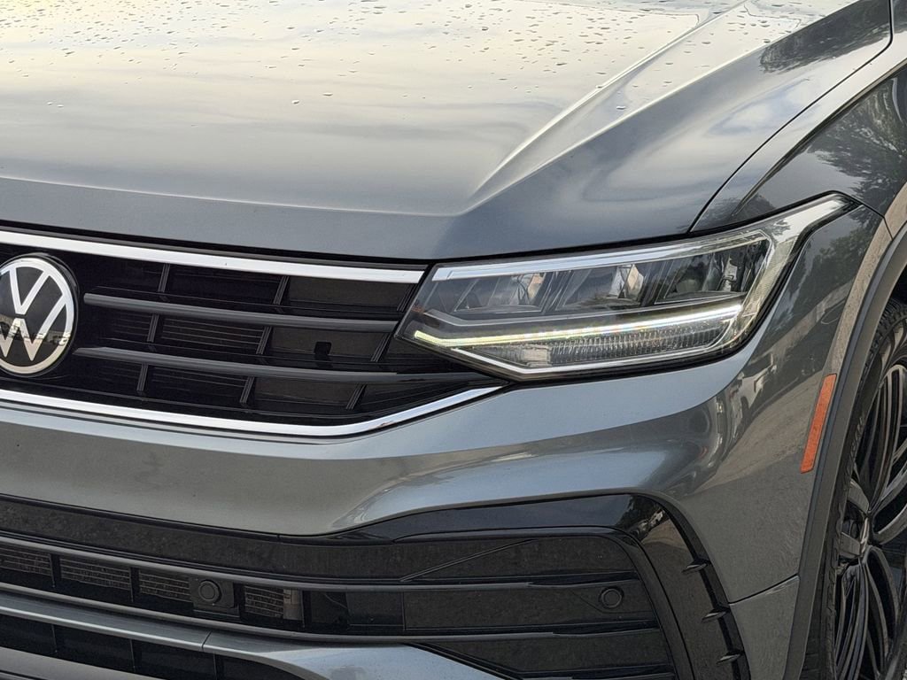 Used 2022 Volkswagen Tiguan SE R-Line AWD/4WD image 9