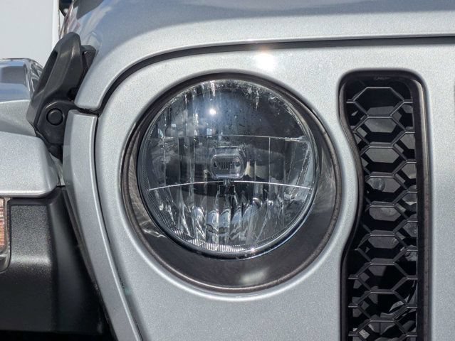 Used 2023 Jeep Gladiator Rubicon w/ Trailer Tow Package AWD/4WD image 9