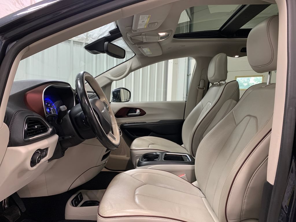 Used 2020 Chrysler Pacifica Limited w/ Advanced Safetytec Group FWD image 16