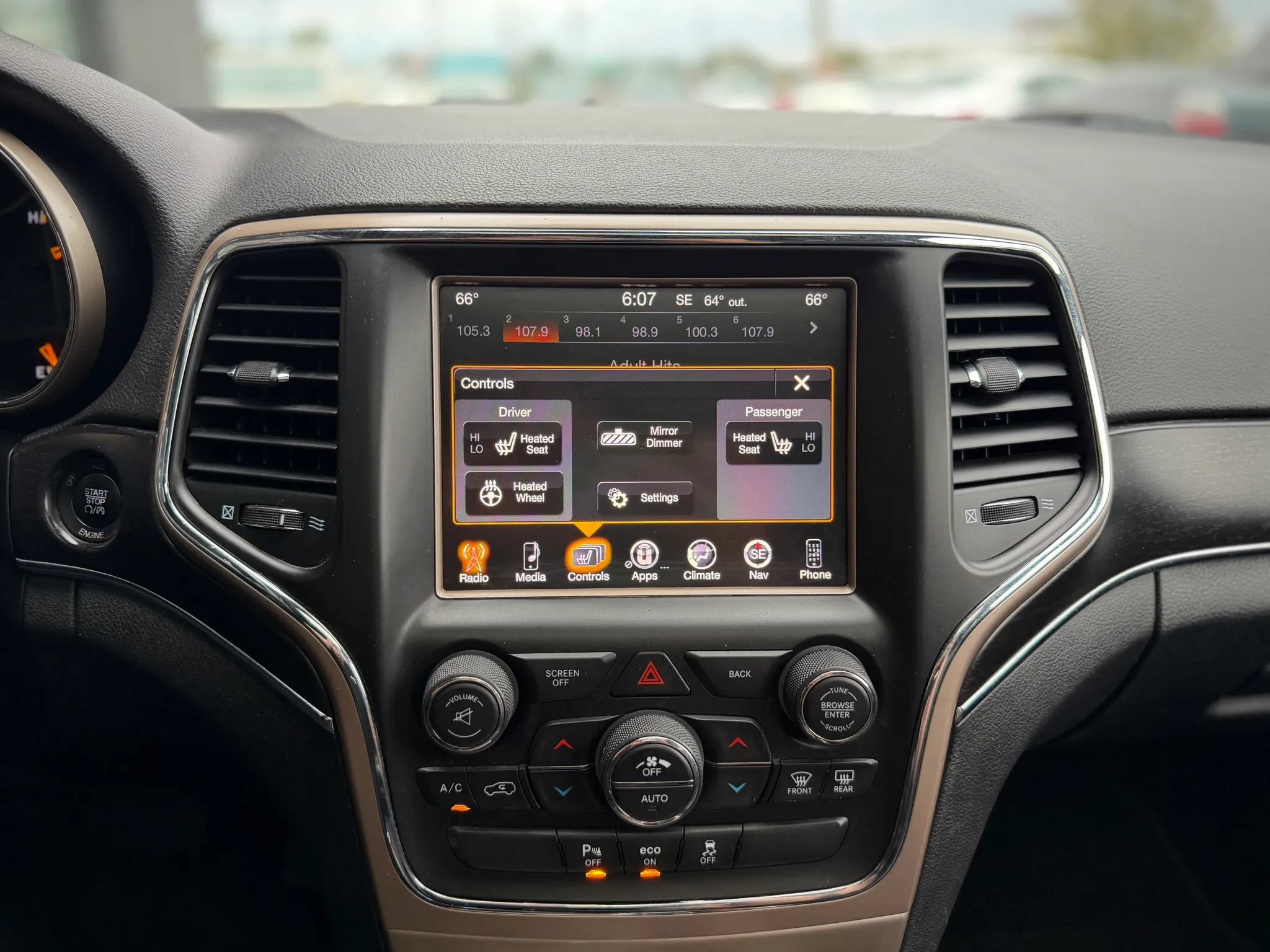 Used 2014 Jeep Grand Cherokee Limited w/ Trailer Tow Group IV AWD/4WD image 13