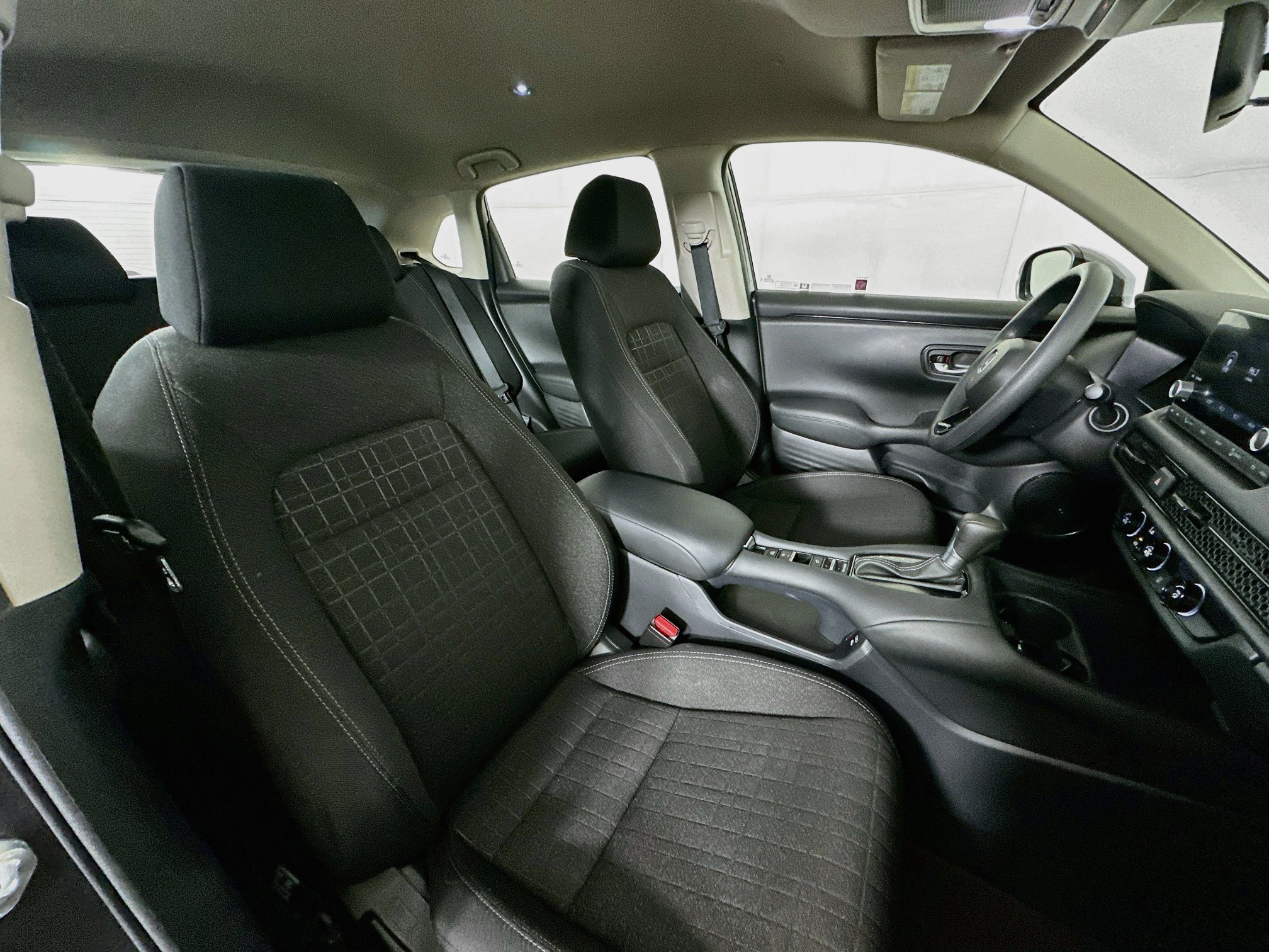 Used 2025 Honda HR-V LX image 28