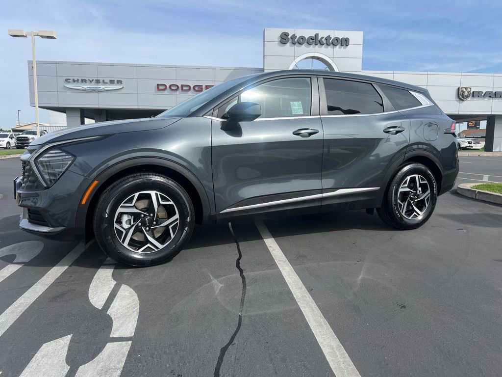 Used 2025 Kia Sportage LX FWD image 1