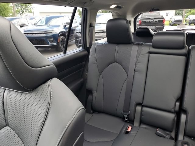 Used 2025 Toyota Grand Highlander AWD Hybrid image 14