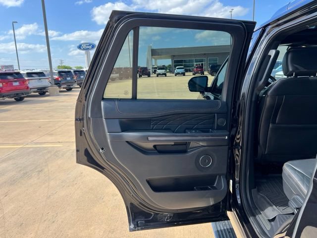 Used 2023 Ford Expedition Platinum RWD image 17