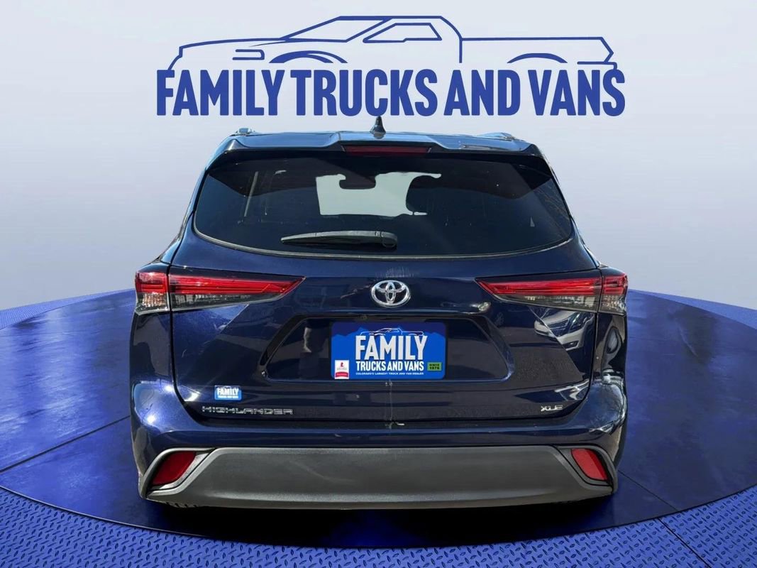 Used 2021 Toyota Highlander XLE image 4