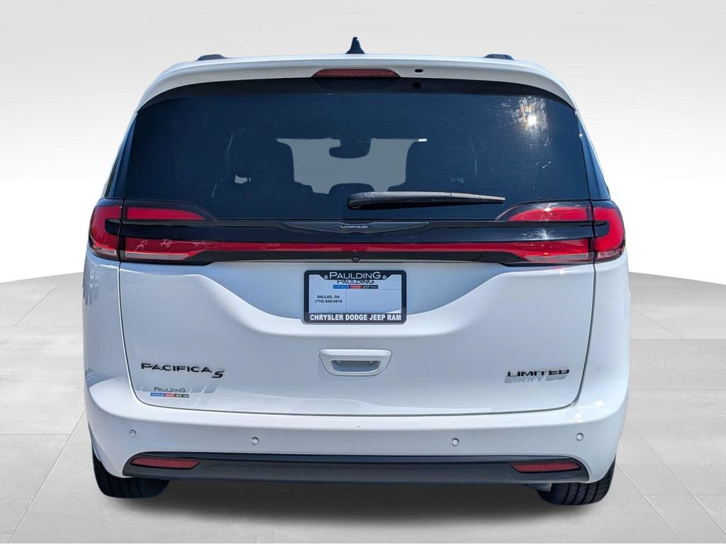 Used 2025 Chrysler Pacifica Limited FWD image 5