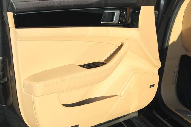 Used 2018 Porsche Panamera 4S image 23