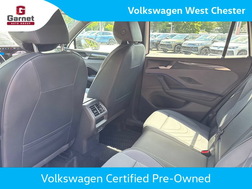 Certified 2025 Volkswagen Tiguan SE R-Line AWD/4WD image 13