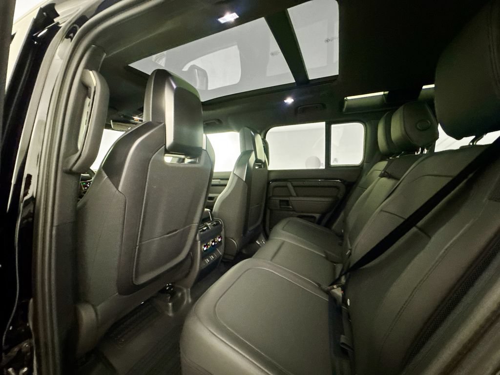 New 2026 Land Rover Defender 110 OCTA AWD/4WD image 23