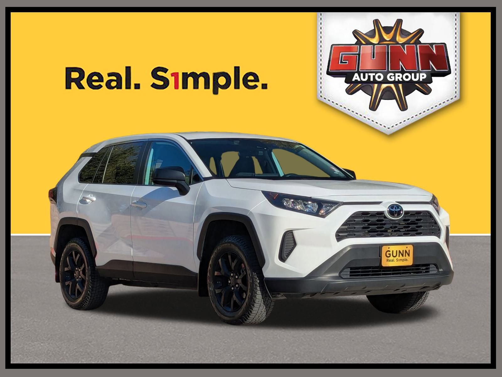 Used 2022 Toyota RAV4 LE image 1