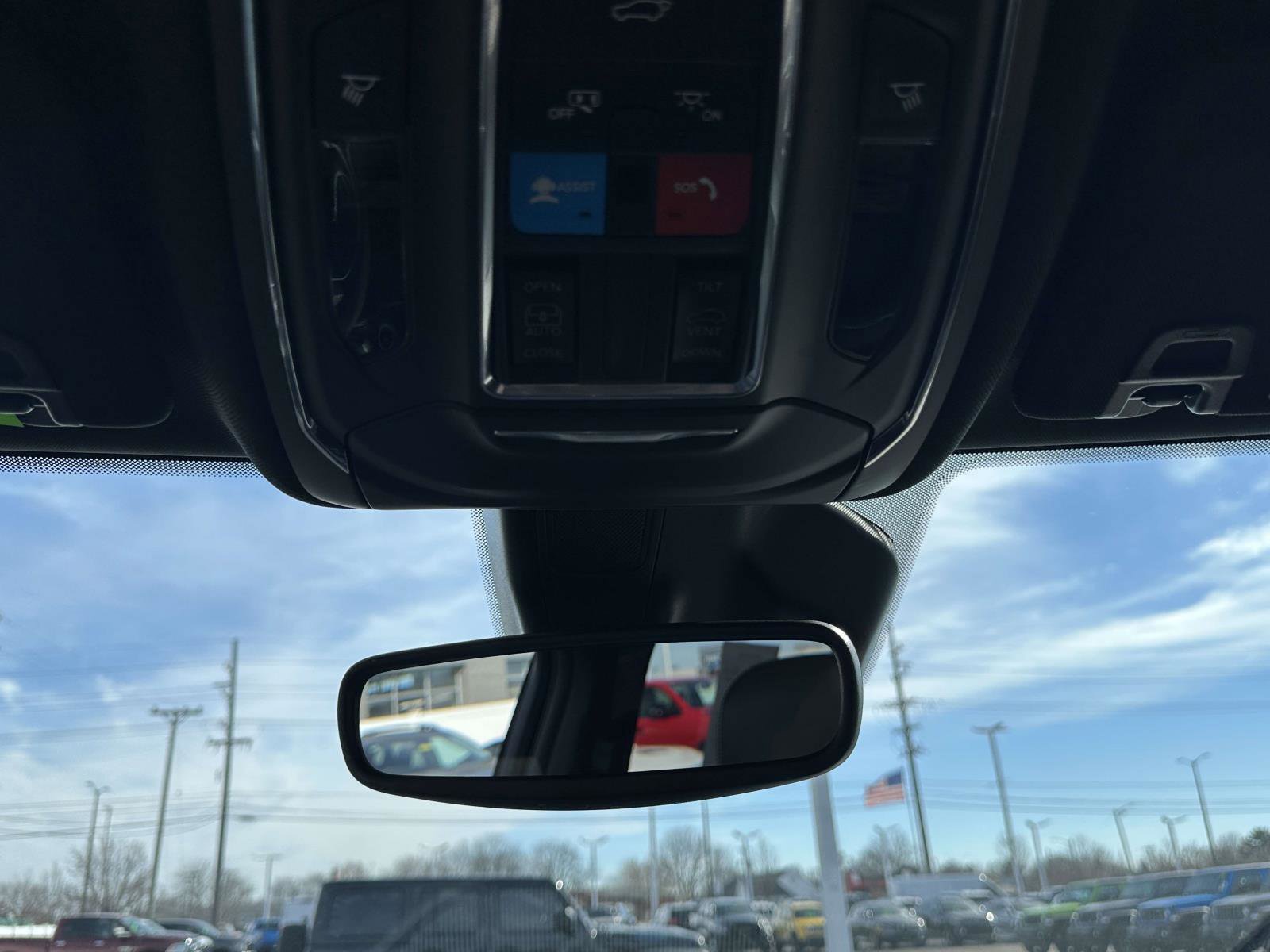 Used 2023 Jeep Grand Cherokee L Laredo image 29