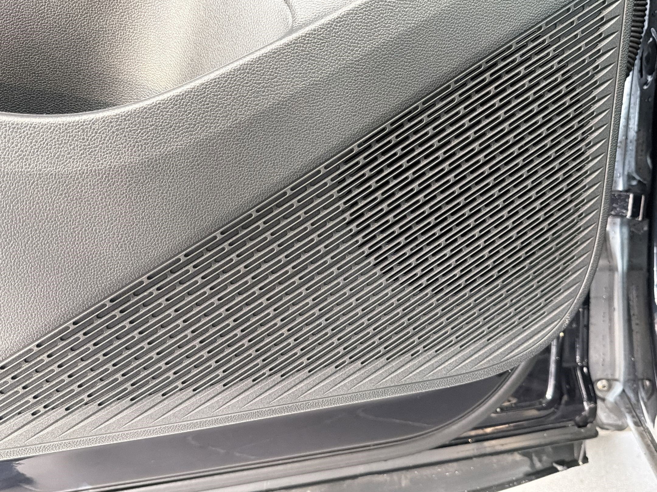 Certified 2025 Volkswagen Atlas Cross Sport SEL image 21