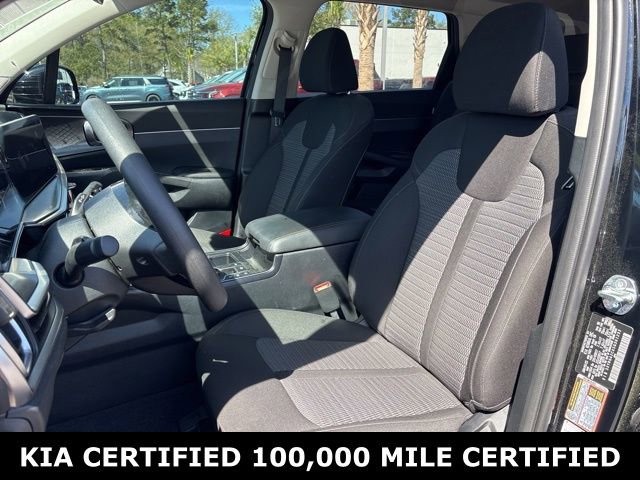 Certified 2025 Kia Sorento LX image 9