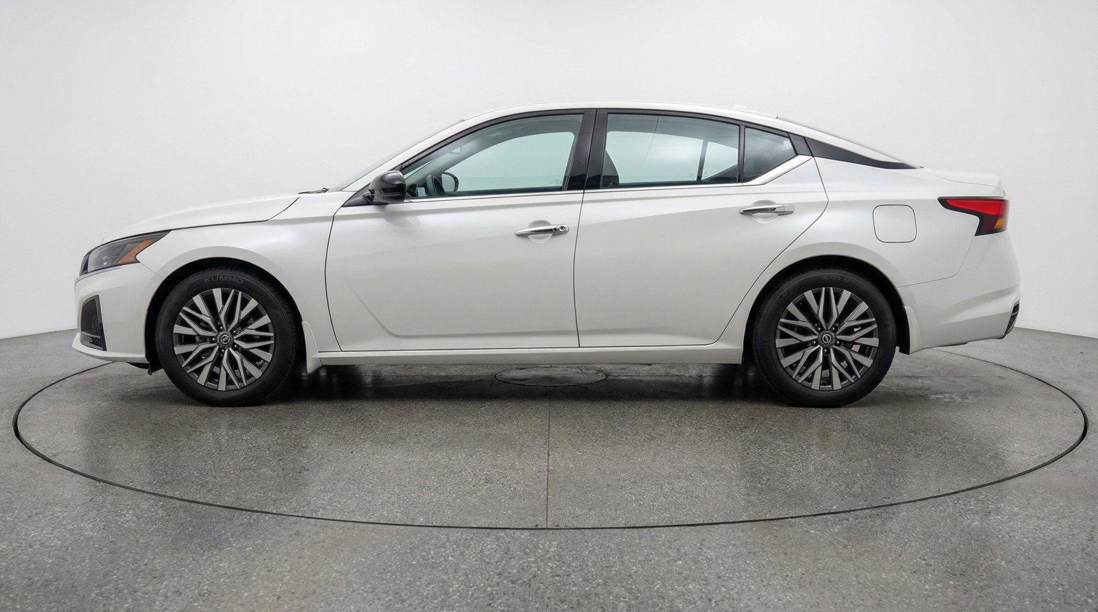 Used 2025 Nissan Altima 2.5 SV image 5