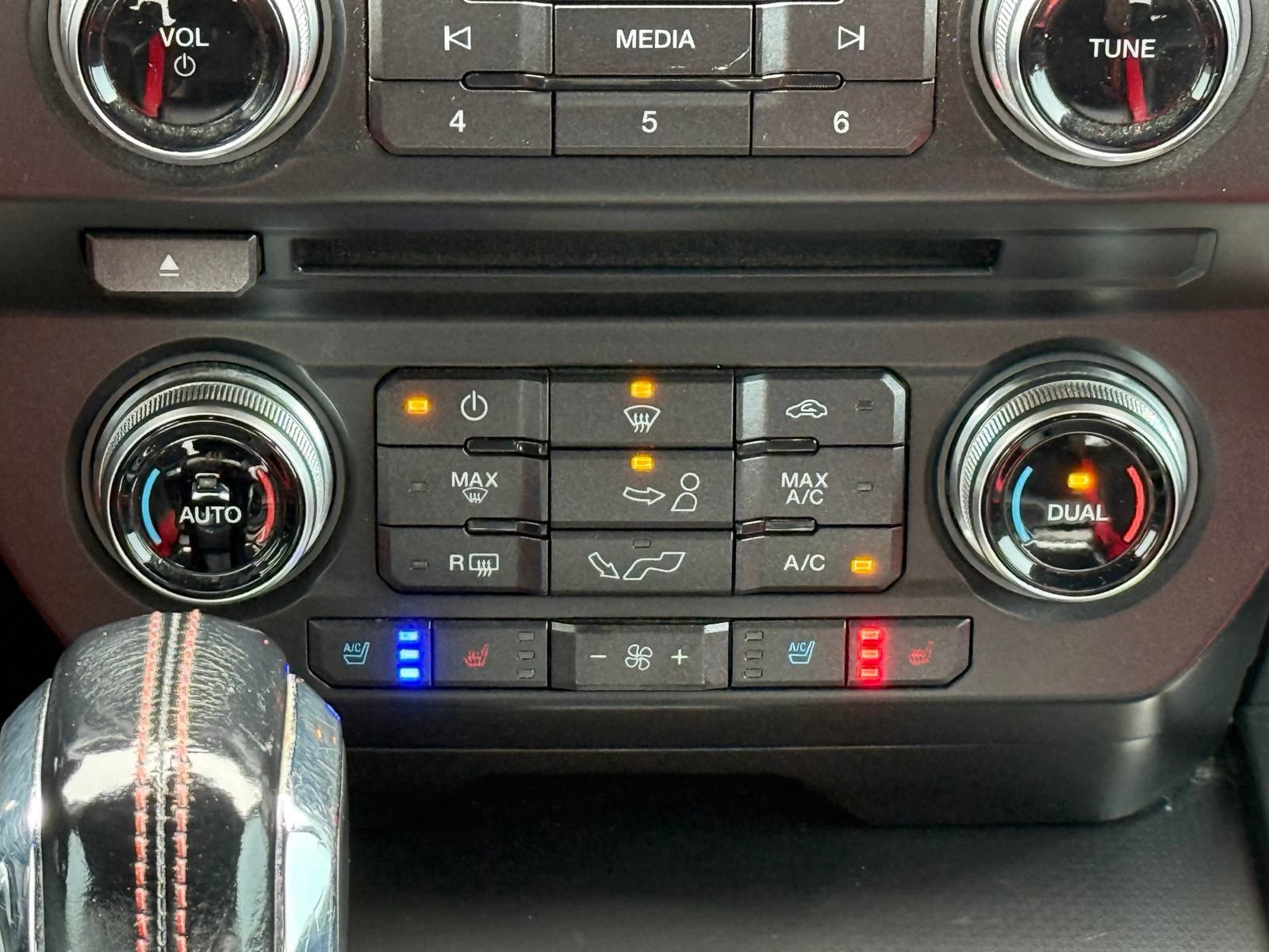 Used 2016 Ford F150 Lariat w/ Equipment Group 502A Luxury AWD/4WD image 27