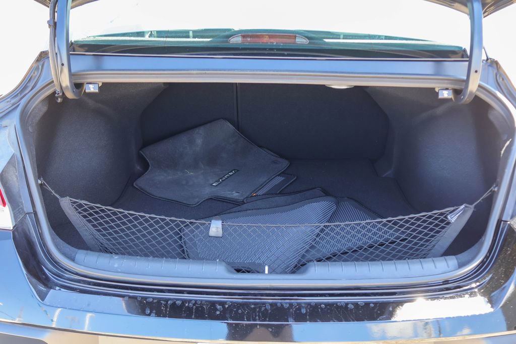 Used 2024 Hyundai Elantra Limited image 28