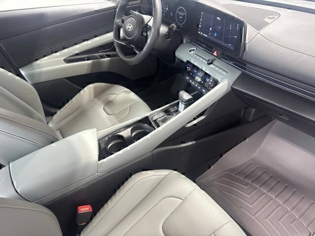 Certified 2025 Hyundai Elantra Limited FWD image 28