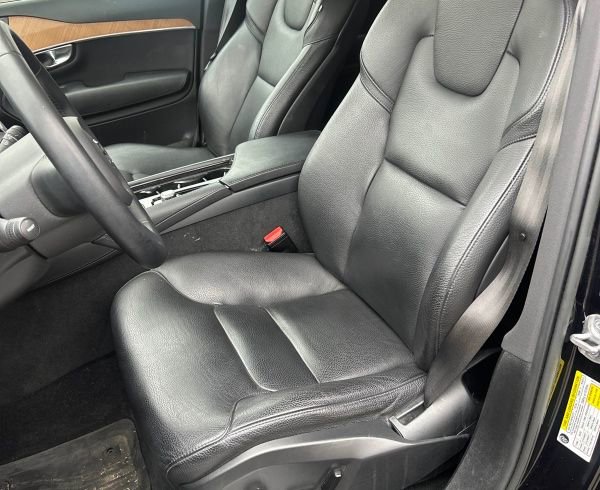 Used 2023 Volvo XC90 B6 Plus w/ Protection Package image 9