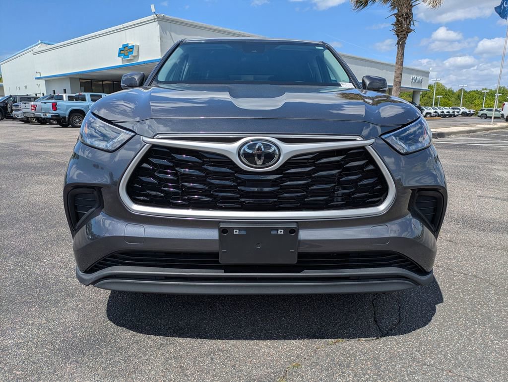 Used 2023 Toyota Highlander L FWD image 12