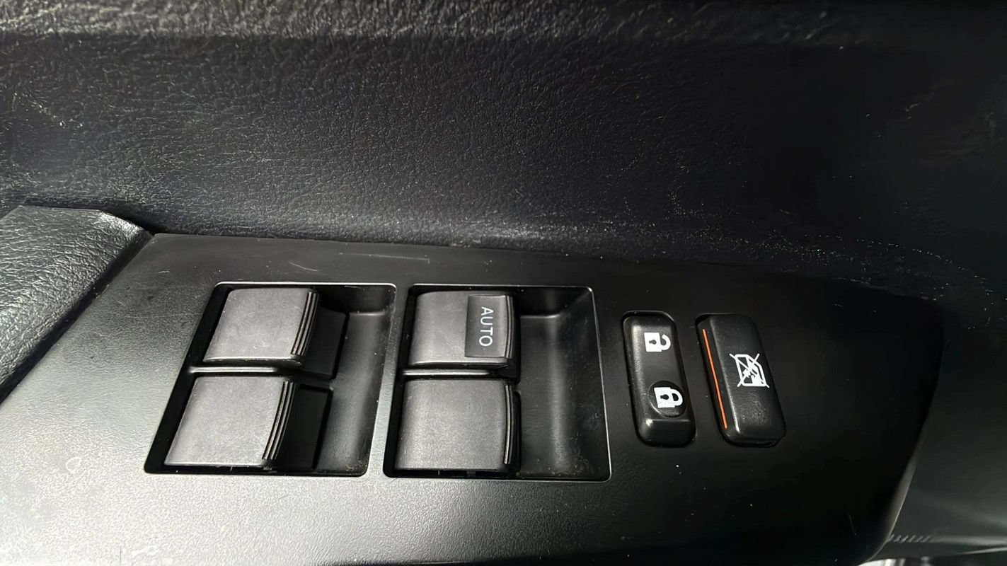 Used 2020 Toyota Tundra SR5 w/ SR5 Convenience Package AWD/4WD image 12