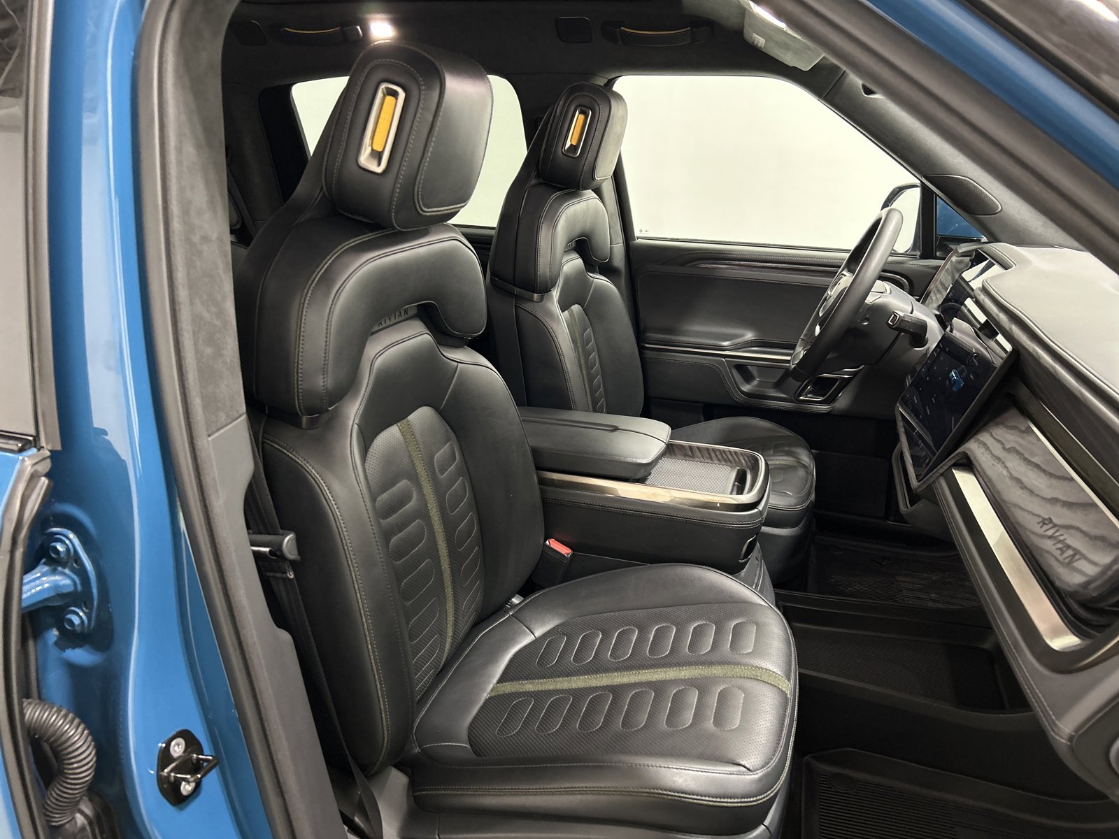 Used 2022 Rivian R1T Adventure image 23