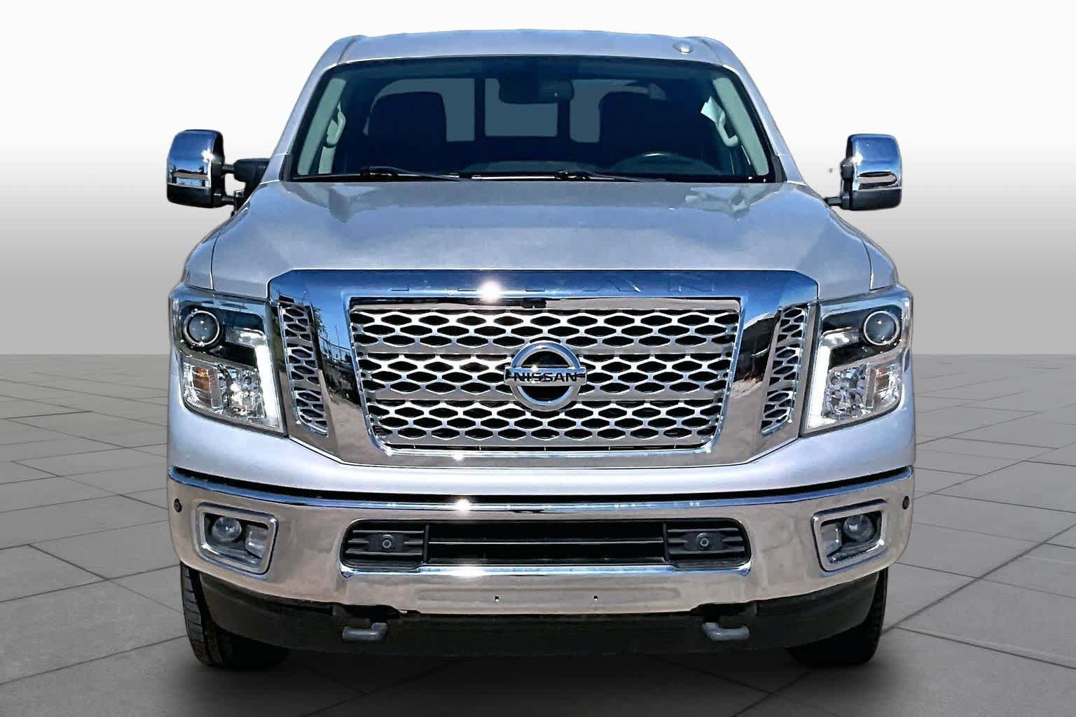 Used 2017 Nissan Titan SL AWD/4WD image 4