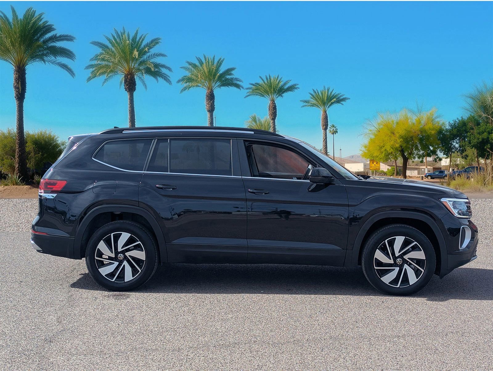Used 2025 Volkswagen Atlas SE image 6