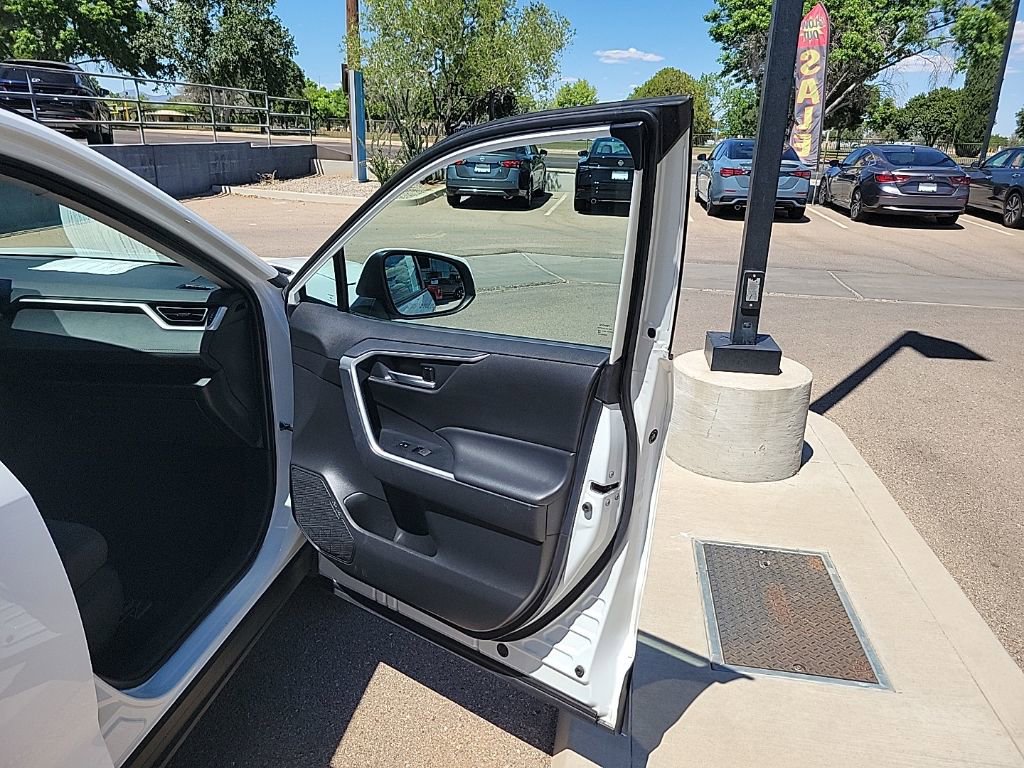 Used 2023 Toyota RAV4 XLE image 17