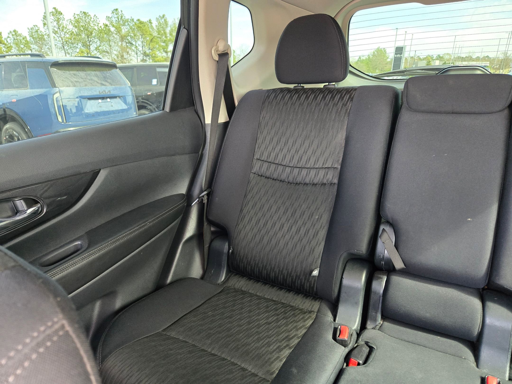 Used 2018 Nissan Rogue SV w/ Premium Package image 12