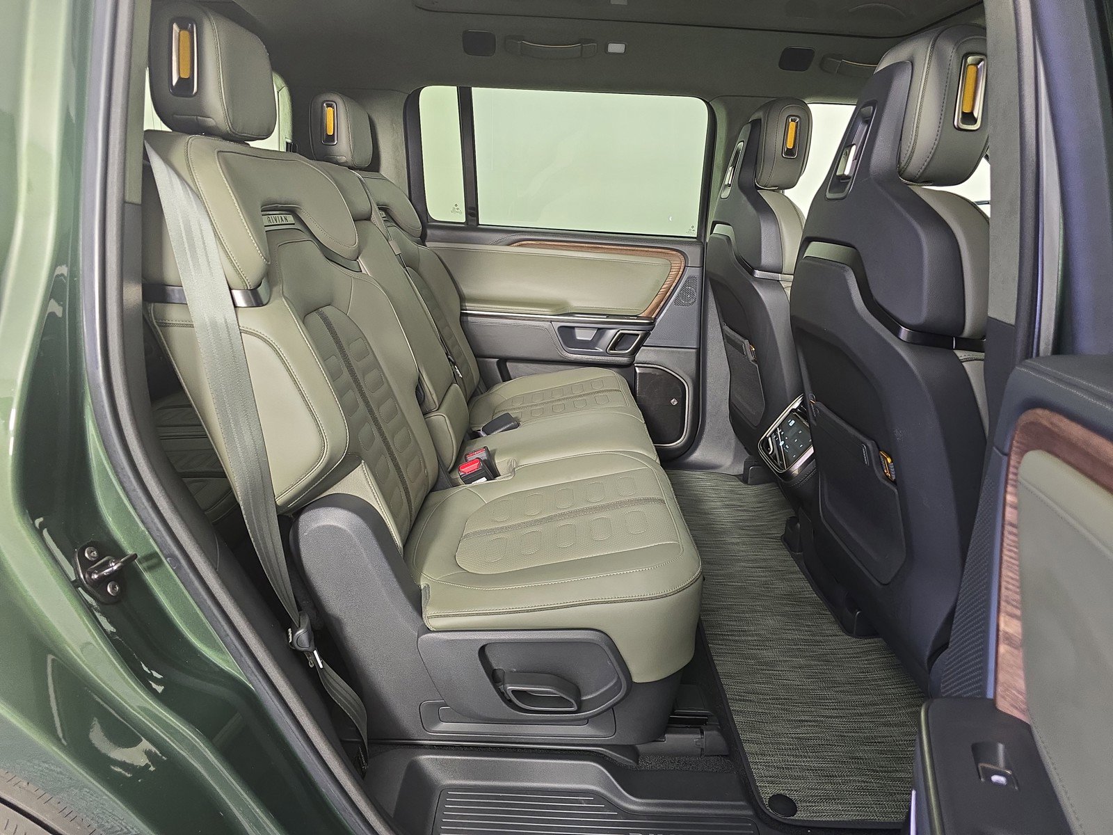 Used 2024 Rivian R1S Adventure AWD/4WD image 24