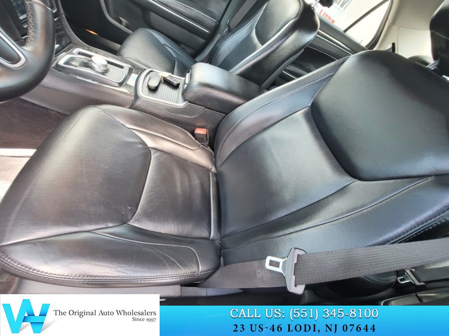 Used 2017 Chrysler 300 Limited RWD image 10