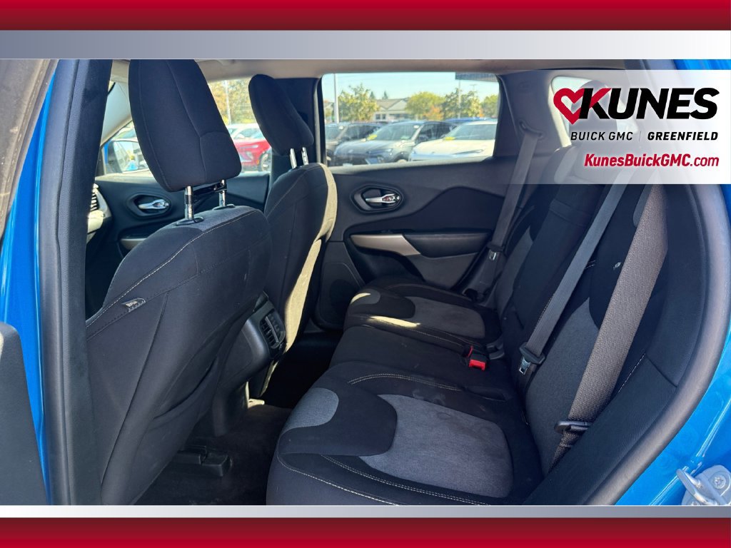 Used 2018 Jeep Cherokee Latitude w/ Altitude Package AWD/4WD image 31