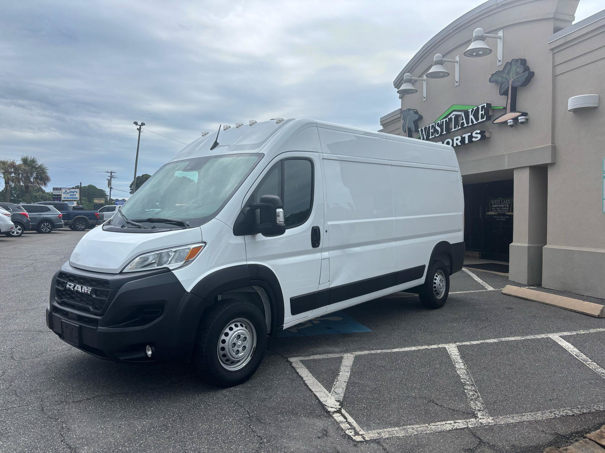 Used 2024 RAM ProMaster 2500 w/ Convenience Group FWD image 7