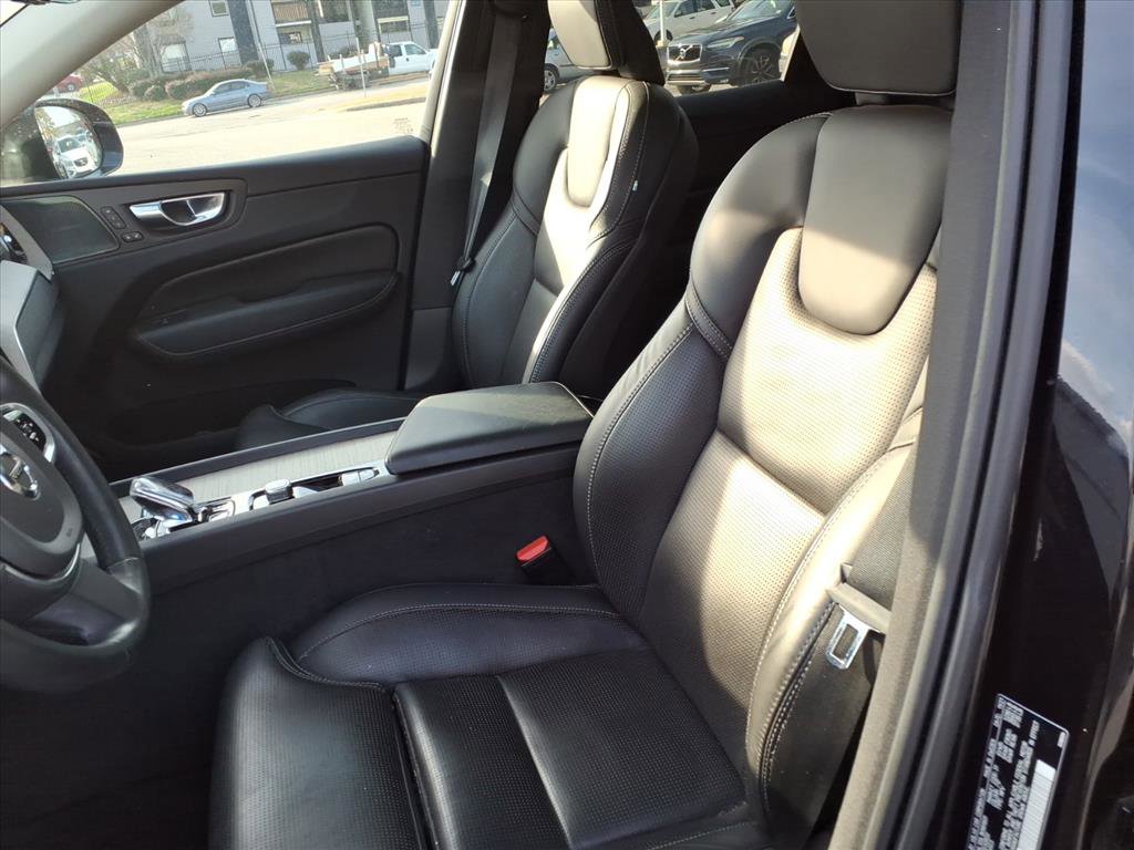 Used 2022 Volvo XC60 B5 Inscription w/ Protection Package Premier image 17