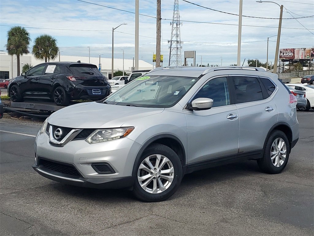 Used 2015 Nissan Rogue SV image 1