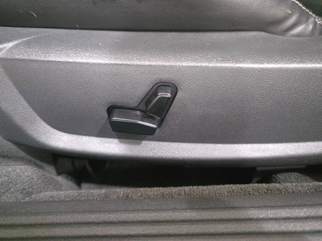 Used 2010 Dodge Challenger SRT8 w/ SRT Option Group II RWD image 12