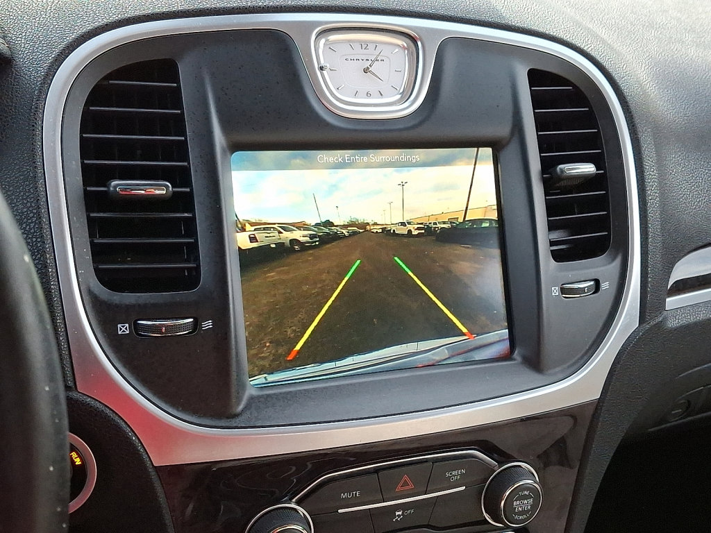 Used 2018 Chrysler 300 Limited image 28