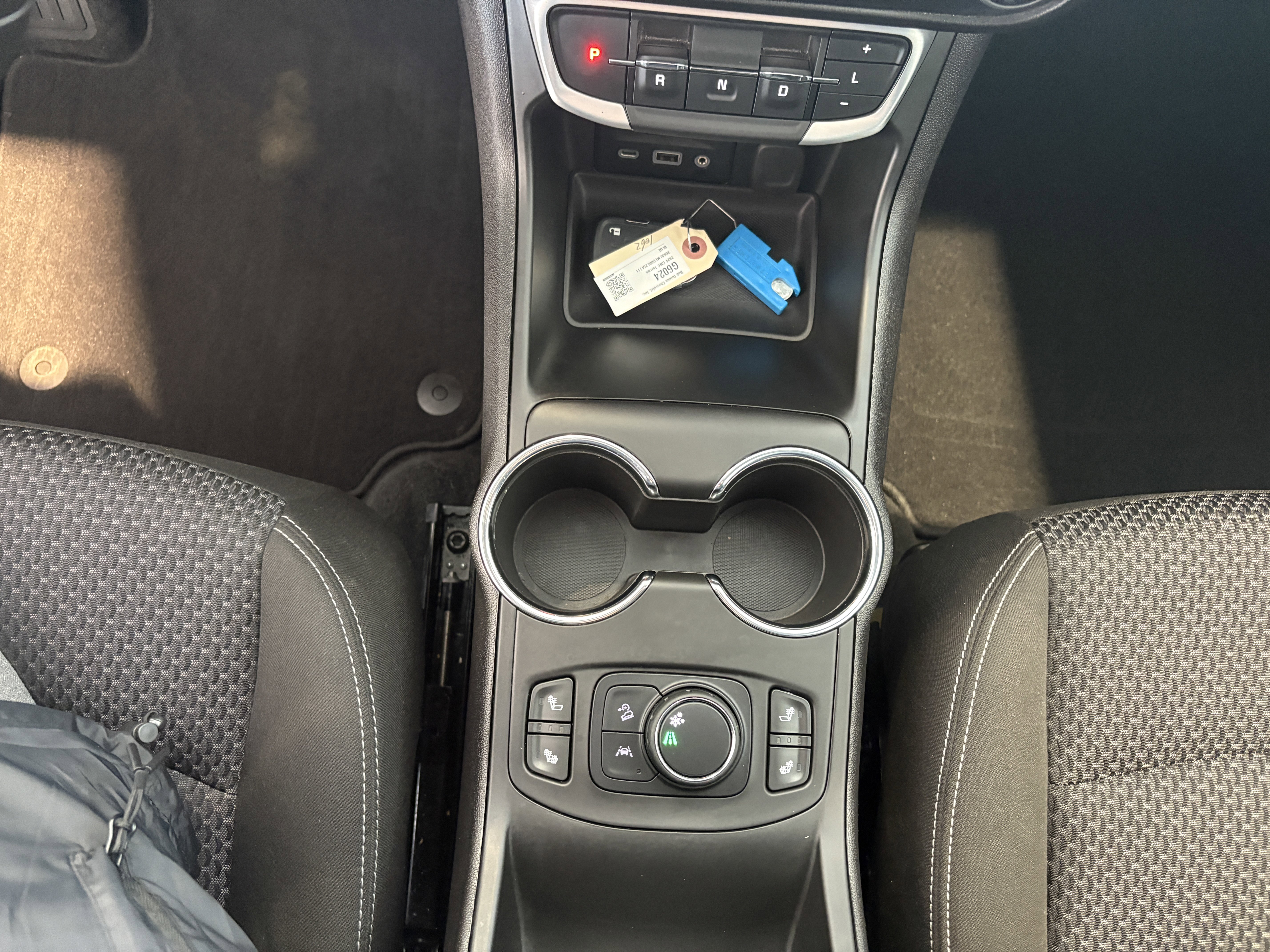 Used 2024 GMC Terrain SLE w/ Driver Convenience Package image 17