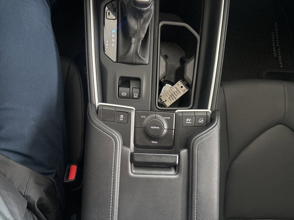 Used 2025 Toyota Grand Highlander AWD Hybrid image 18