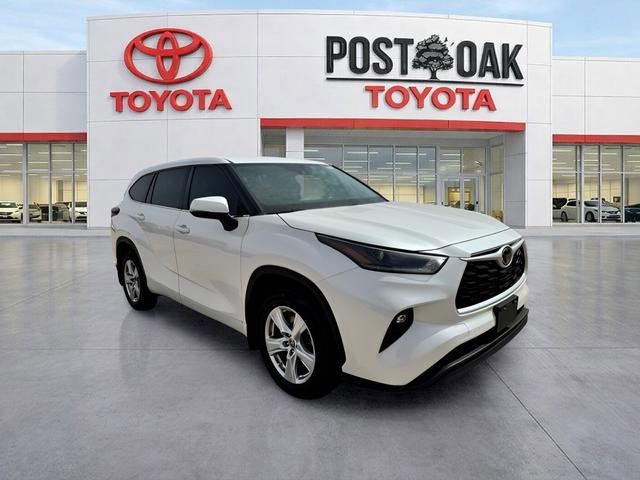 Used 2021 Toyota Highlander LE image 3