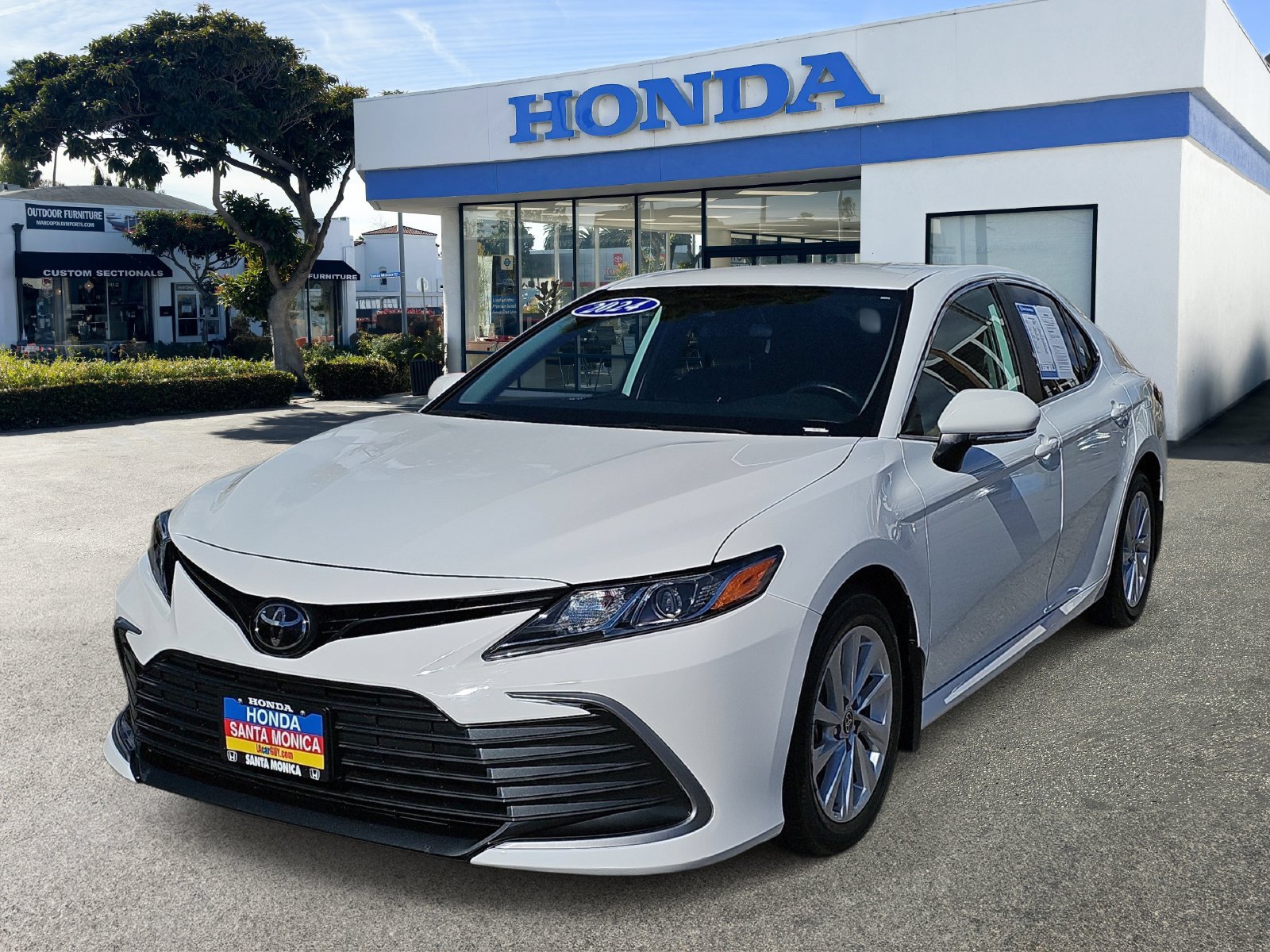 Used 2024 Toyota Camry LE FWD image 1