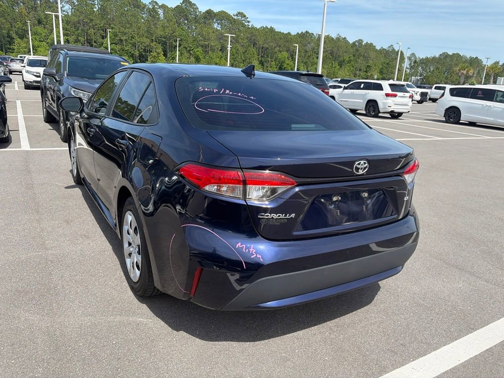 Used 2020 Toyota Corolla LE FWD image 3