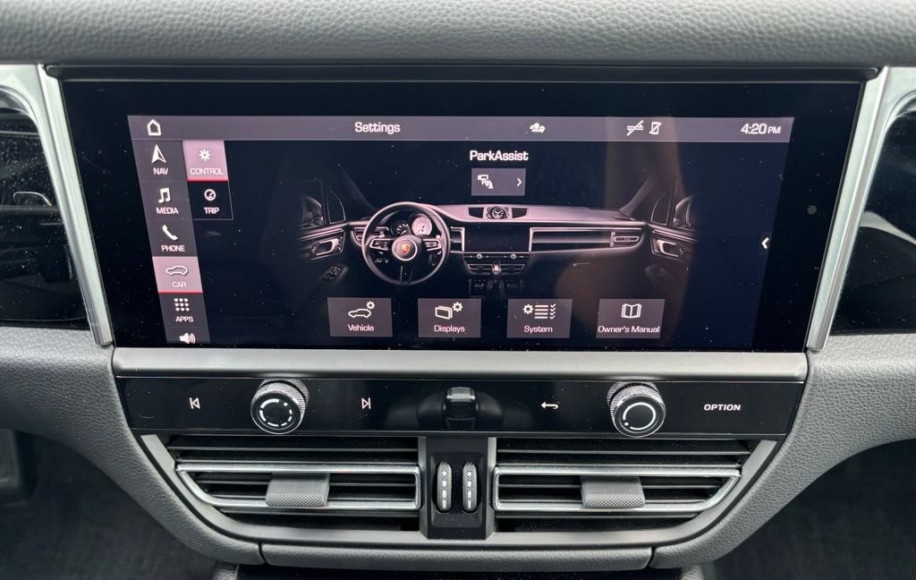 Certified 2023 Porsche Macan AWD/4WD image 29