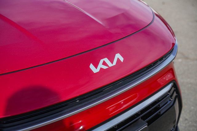 Certified 2023 Kia Niro EX Touring image 11