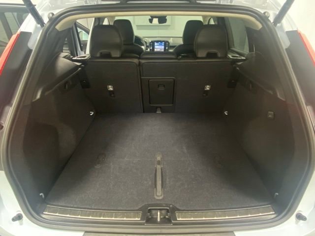 Used 2025 Volvo XC40 B5 Plus AWD/4WD image 9