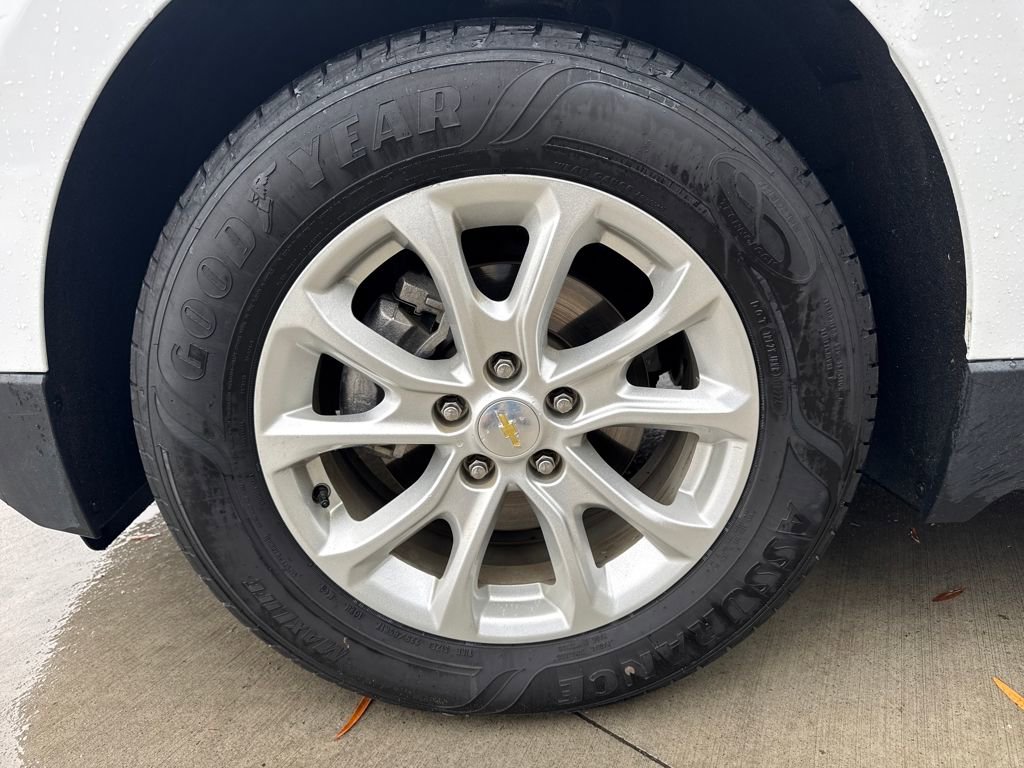 Used 2018 Chevrolet Equinox LT w/ Sun & Infotainment Package image 11